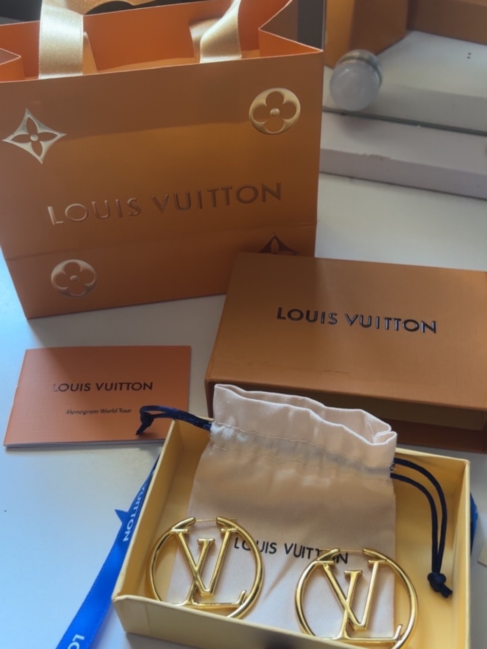 LV iconic hoop earrings - Picture 5 of 5